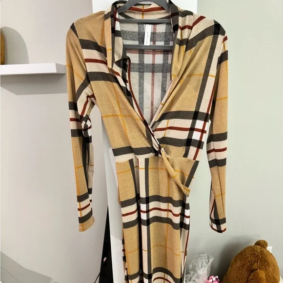 Plaid Long Sleeve Slim Fitted Belted Dress NWOT - Picture 4 of 9